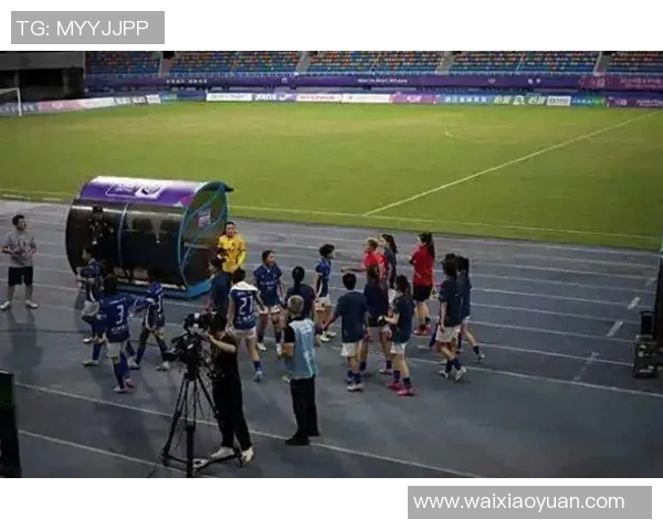 冲突再度升级伤病名单引爆矛盾教练与球员场边爆发激烈争执 冲突再度升级伤病名单引爆矛盾教练与球员场边爆发激烈争执