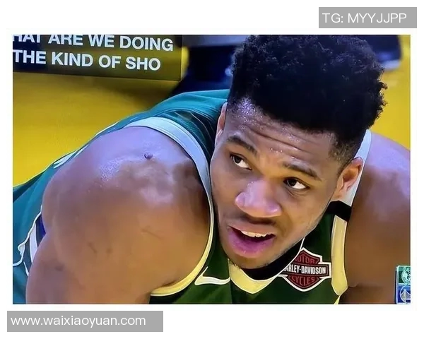 字母哥赛场爆发小插曲裁判果断处理展现公正与专业