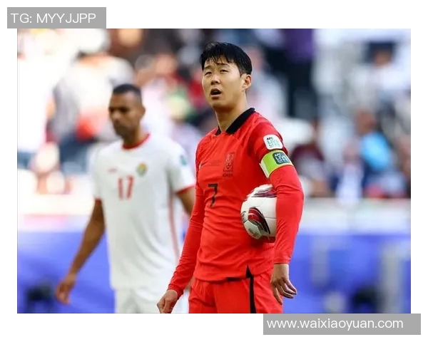 孙兴慜赛场情绪失控小插曲裁判及时干预巧妙处理结果解析