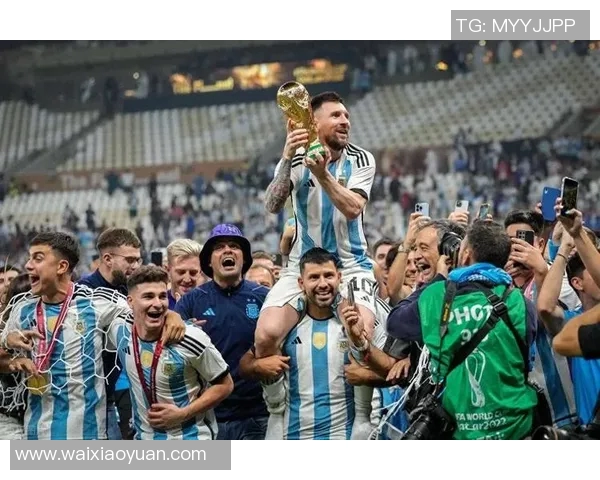 球迷投票：最受欢迎球员居然不是梅西C罗